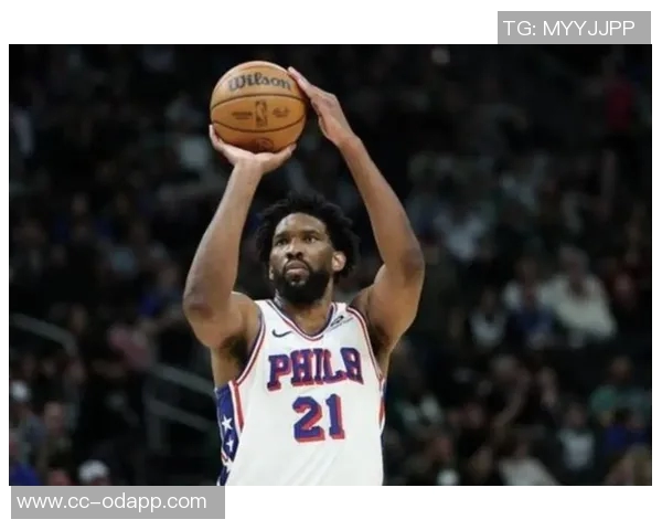 埃奇库姆谈与恩比德搭档心得:随时准备好出手投篮的关键秘诀 埃奇库姆谈与恩比德搭档心得:随时准备好出手投篮的关键秘诀