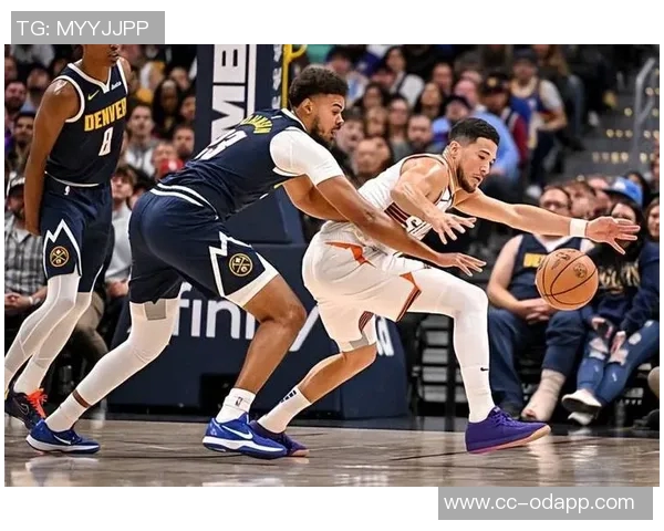 布克半场表现出色10投6中斩获15分并罚球全中助力球队稳定火力 布克半场表现出色10投6中斩获15分并罚球全中助力球队稳定火力