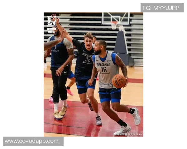 独行侠训练阵容惊艳全场弗拉格华盛顿浓眉莱夫利携手出击 独行侠训练阵容惊艳全场弗拉格华盛顿浓眉莱夫利携手出击