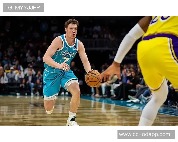 黄蜂新秀克尼佩尔表现抢眼三场场均15分三分命中率高达579 黄蜂新秀克尼佩尔表现抢眼三场场均15分三分命中率高达579