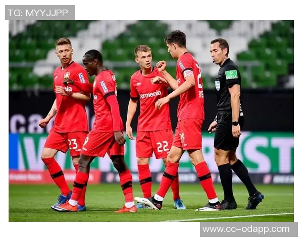 三位球星在欧冠客场对阿贾克斯上演帽子戏法的精彩瞬间 三位球星在欧冠客场对阿贾克斯上演帽子戏法的精彩瞬间